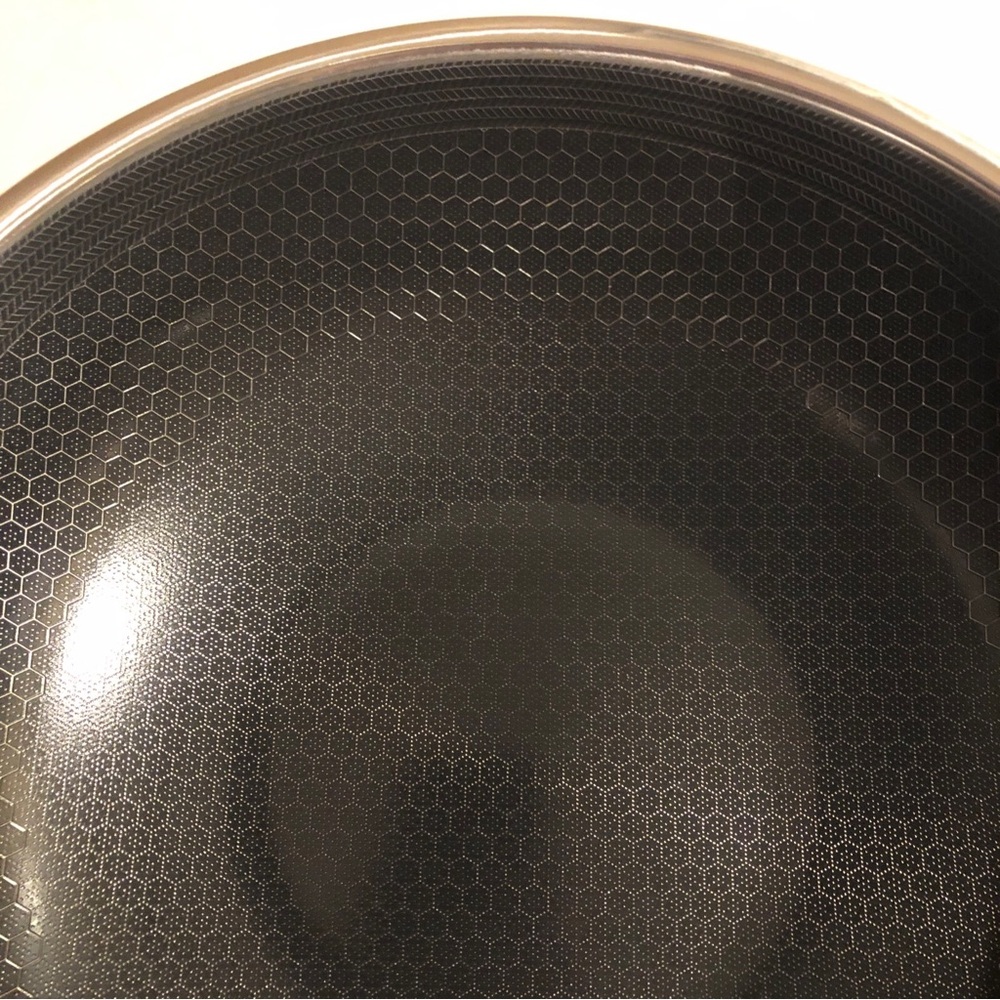 HexClad Hybrid Nonstick 12-Inch Wok Cookware with 12 inch Lid - Picture 4 of 13